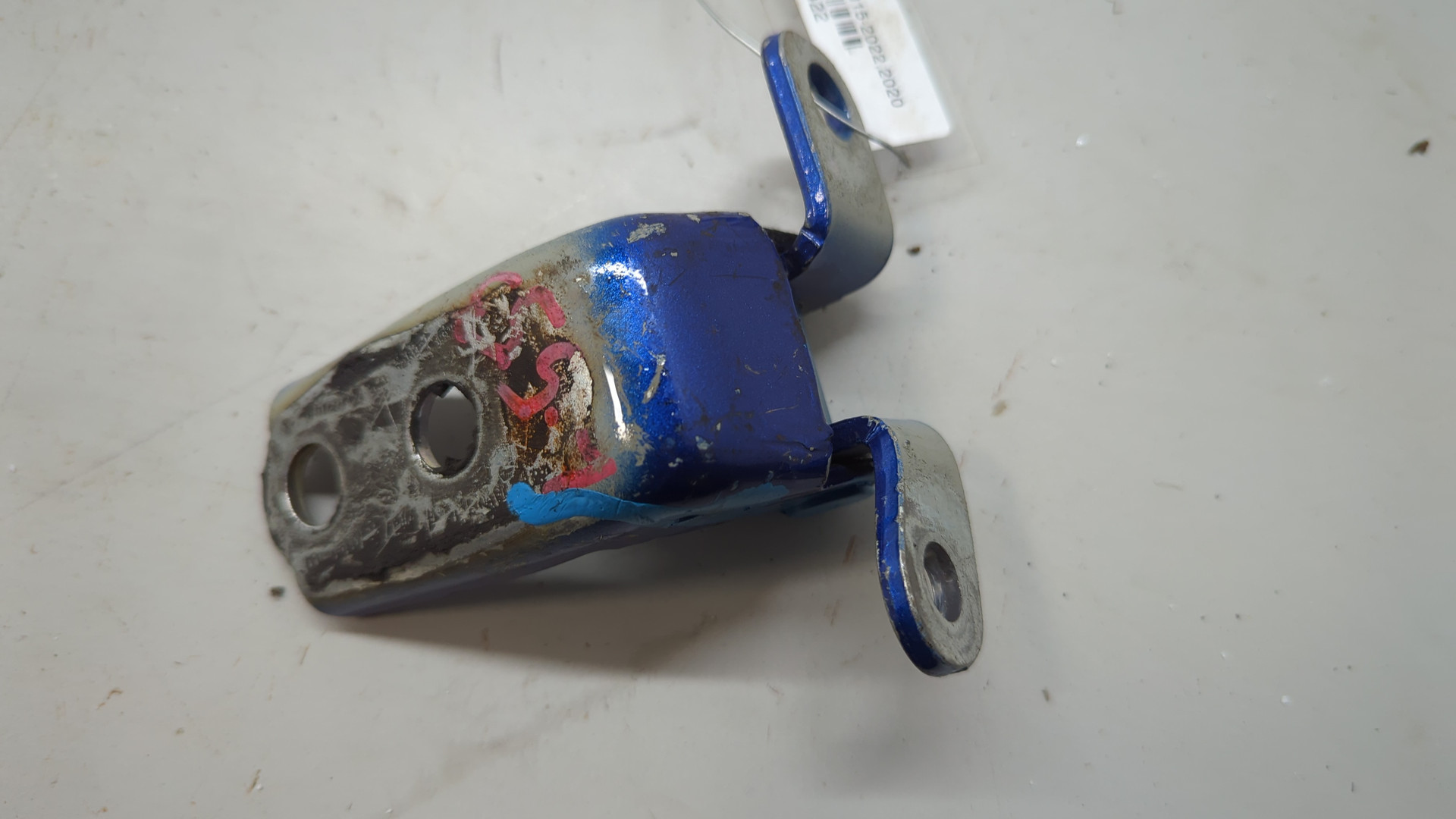 Петля двери