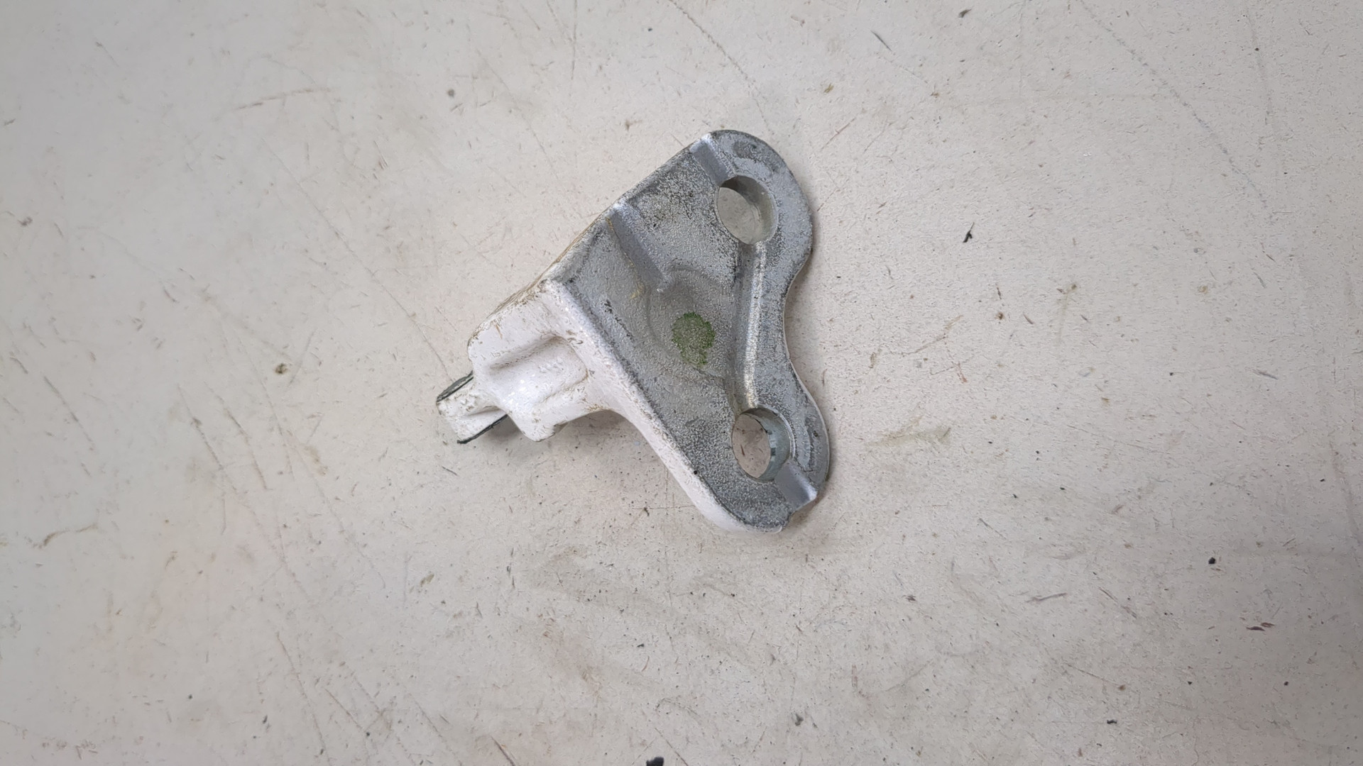 Петля двери