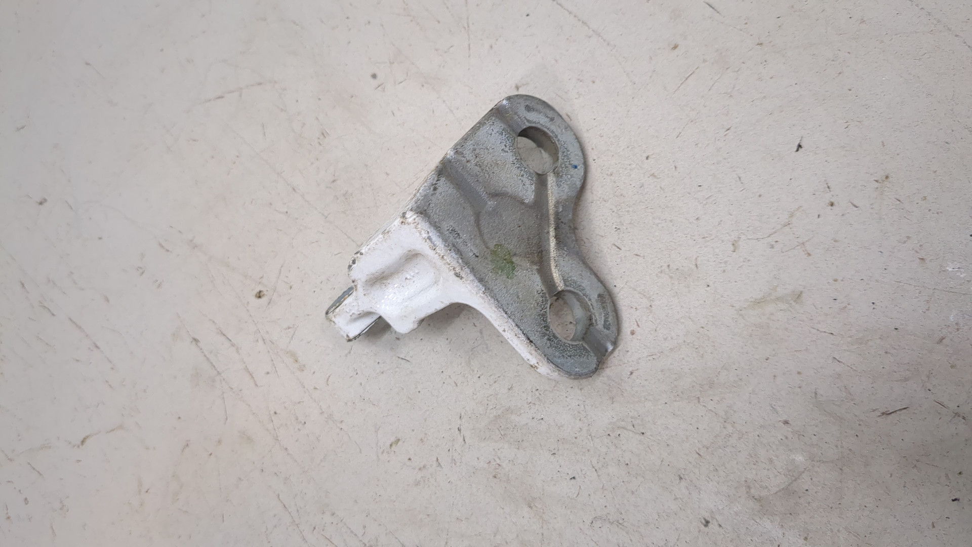 Петля двери