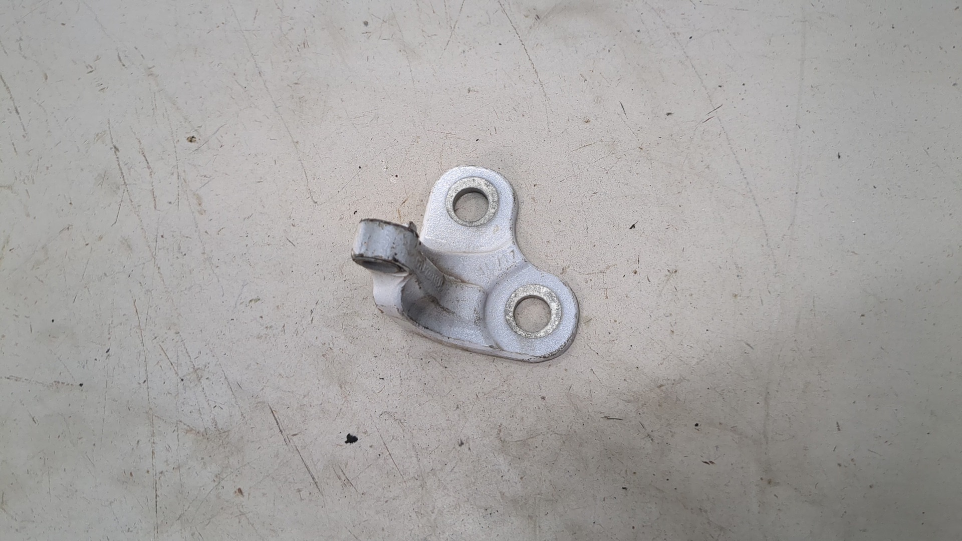 Петля двери