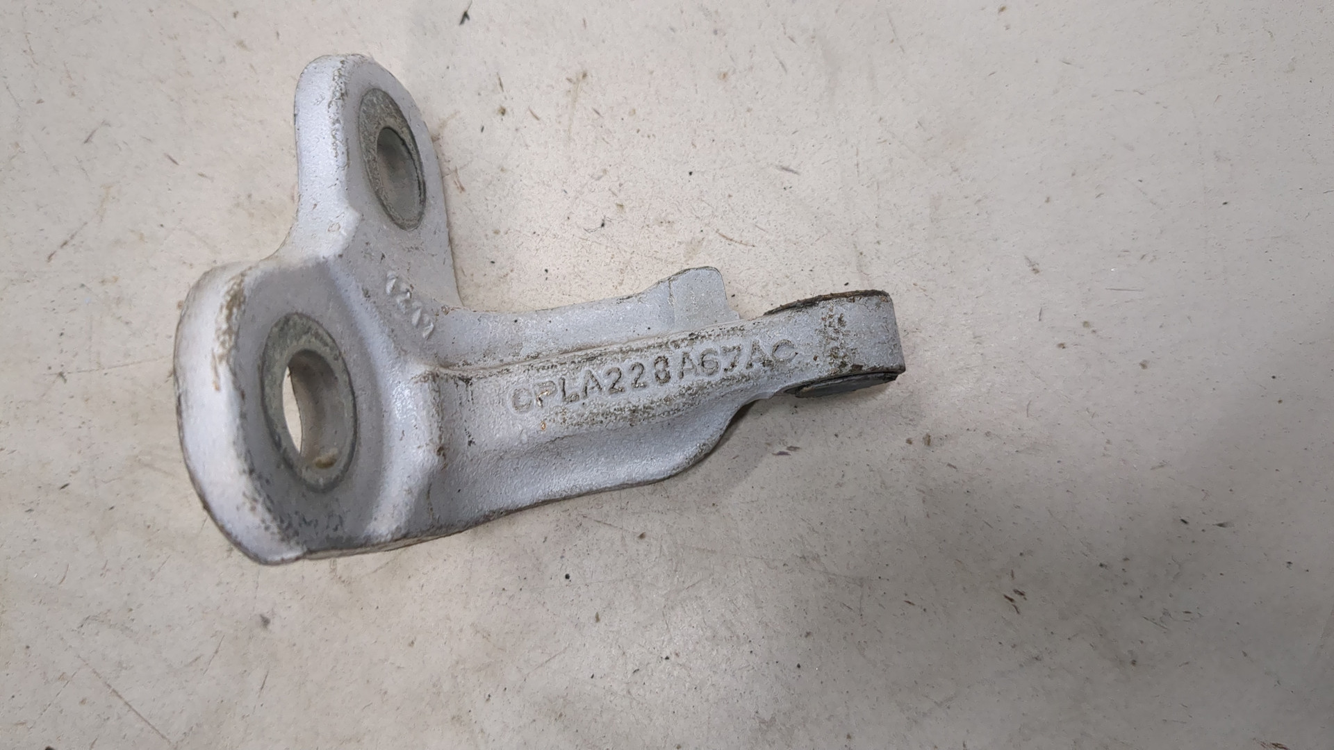 Петля двери