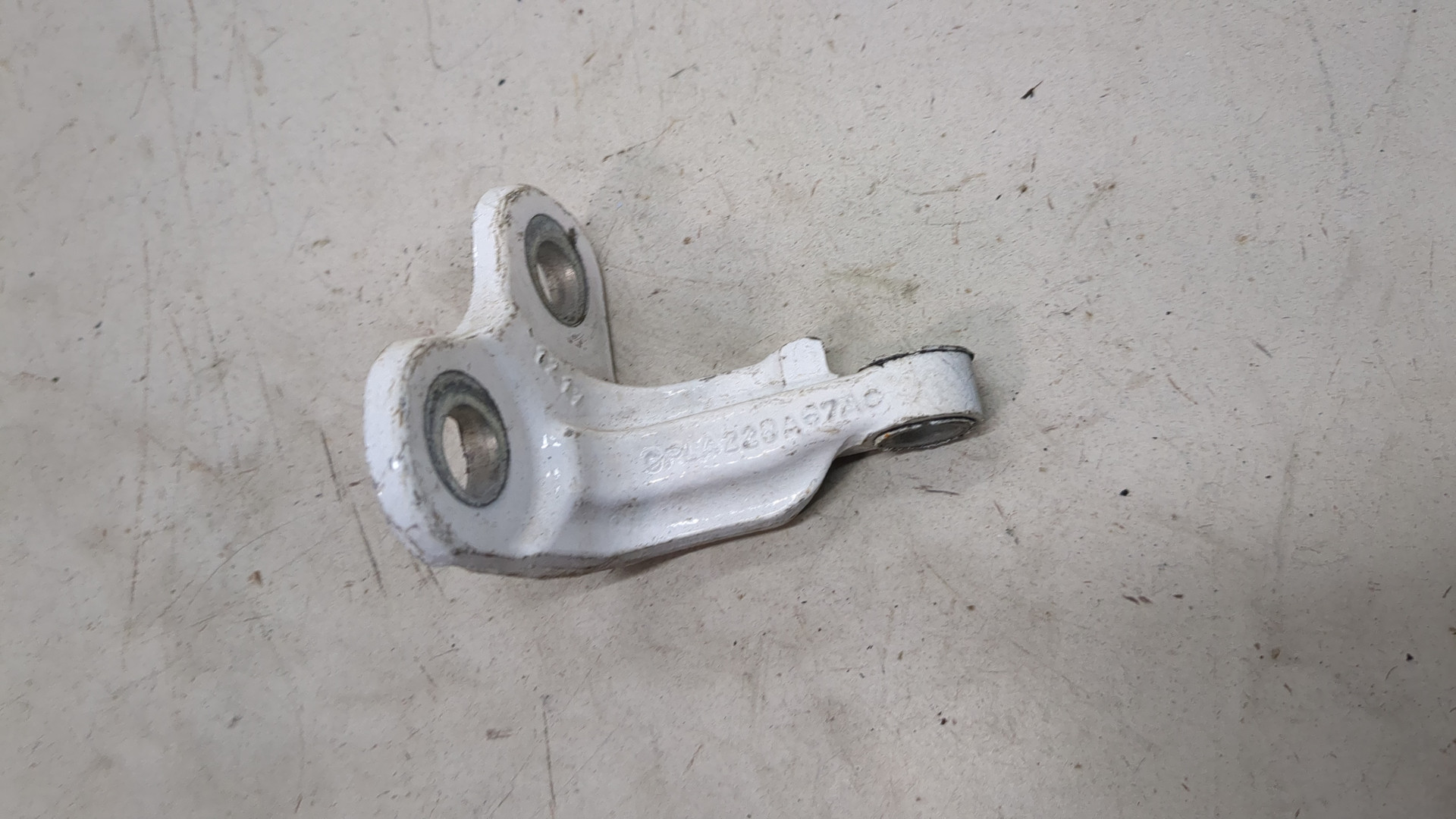 Петля двери