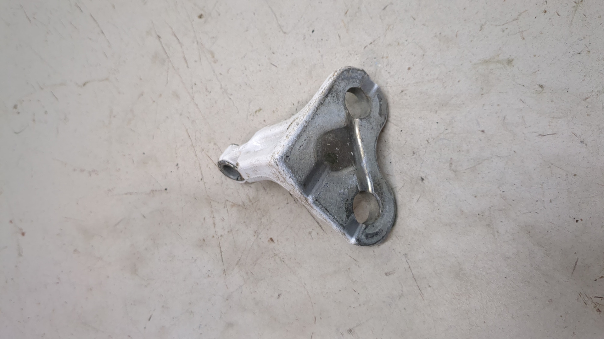 Петля двери