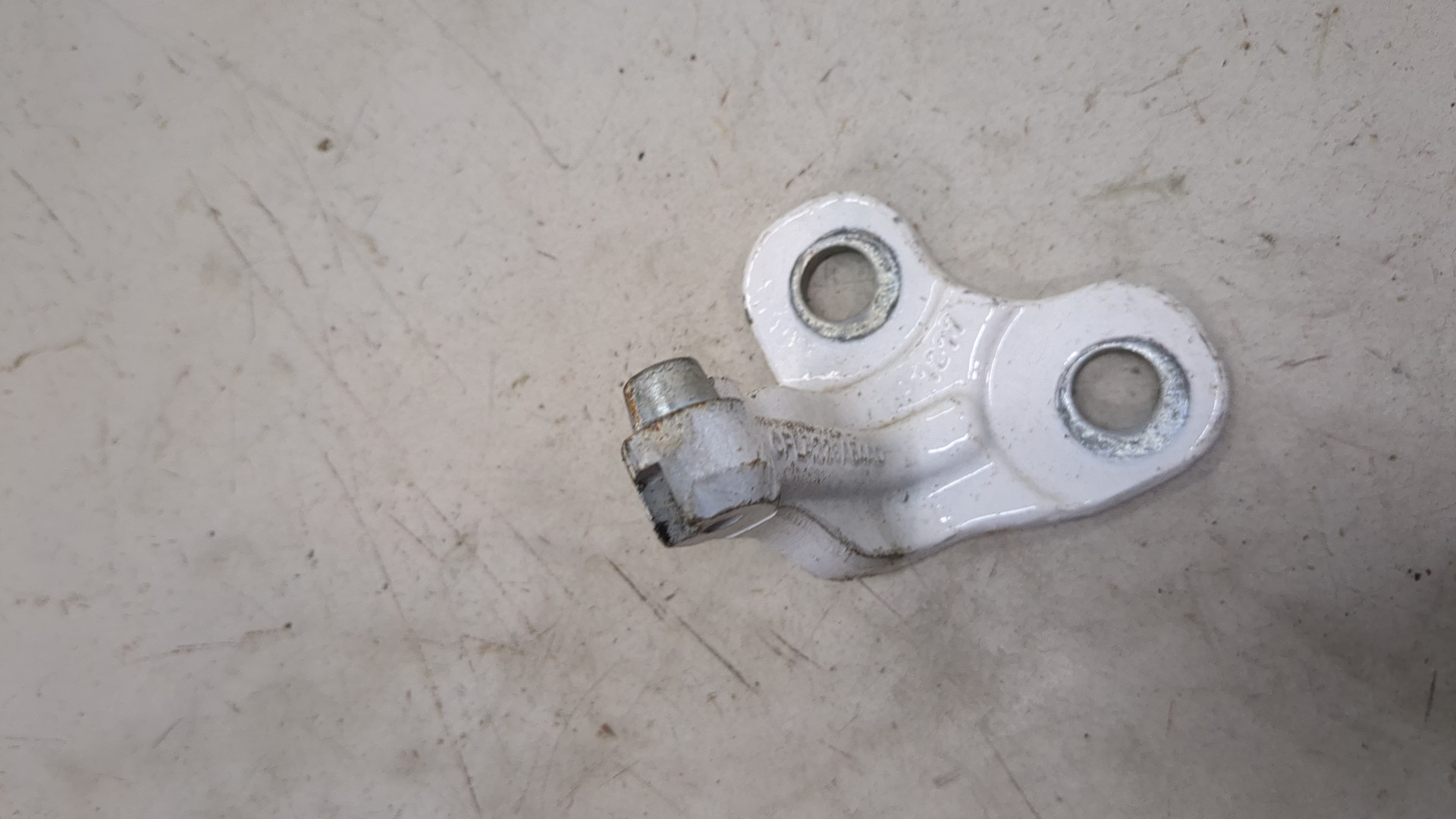 Петля двери