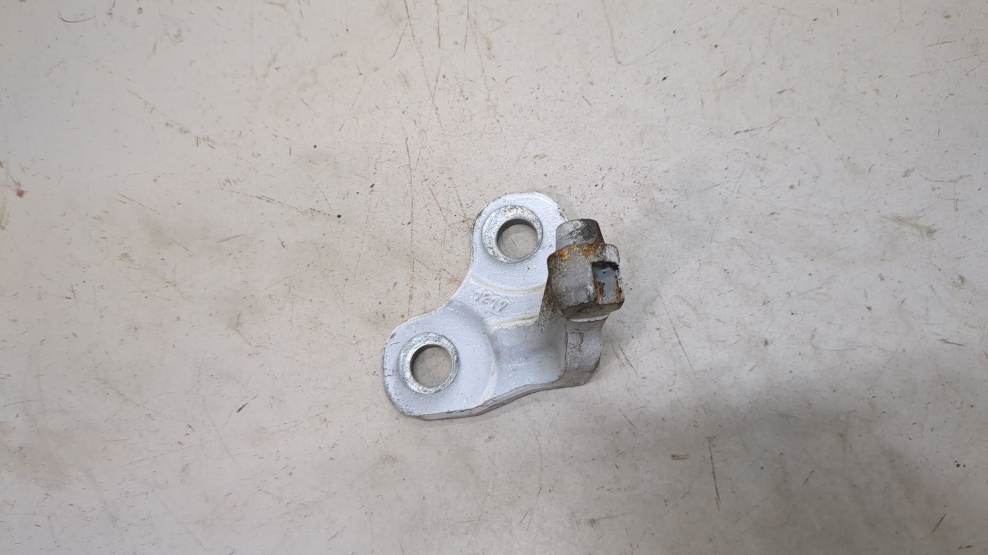 Петля двери