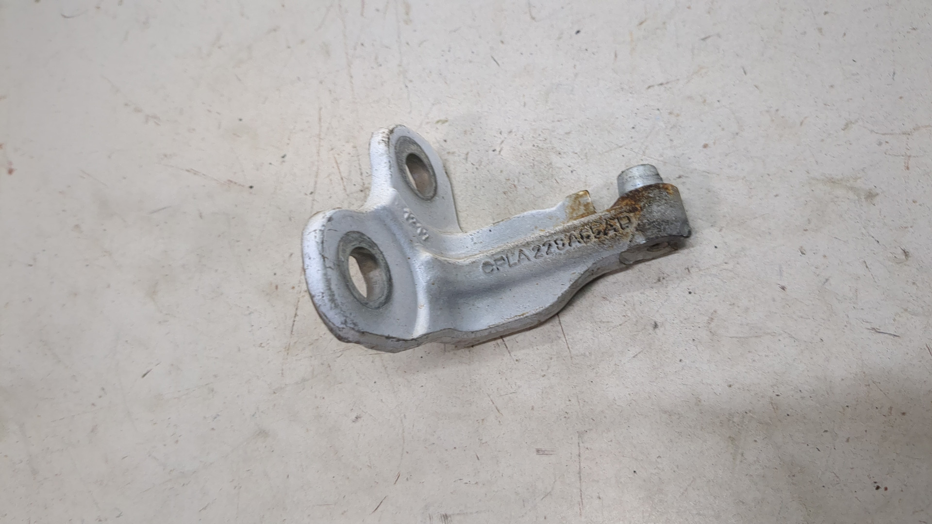 Петля двери