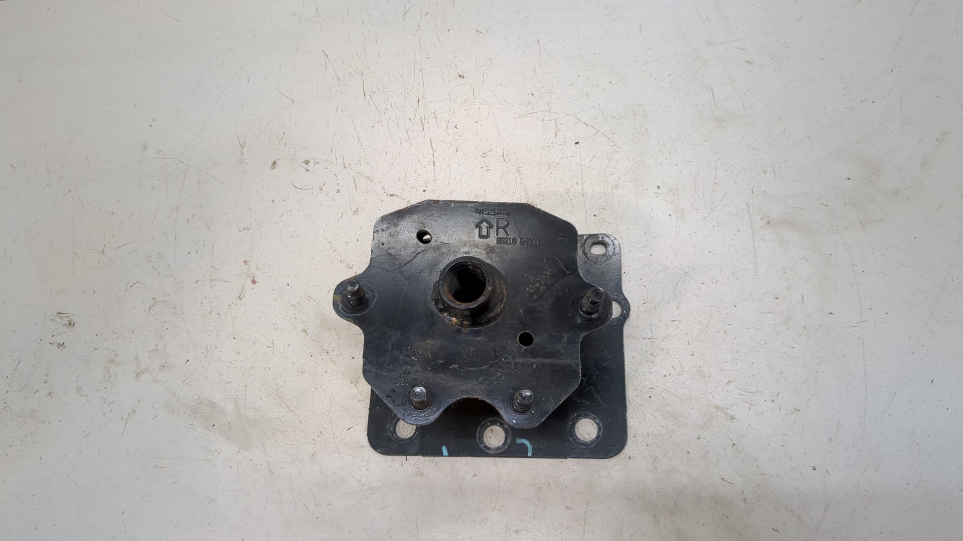 Кронштейн усилителя переднего бампера