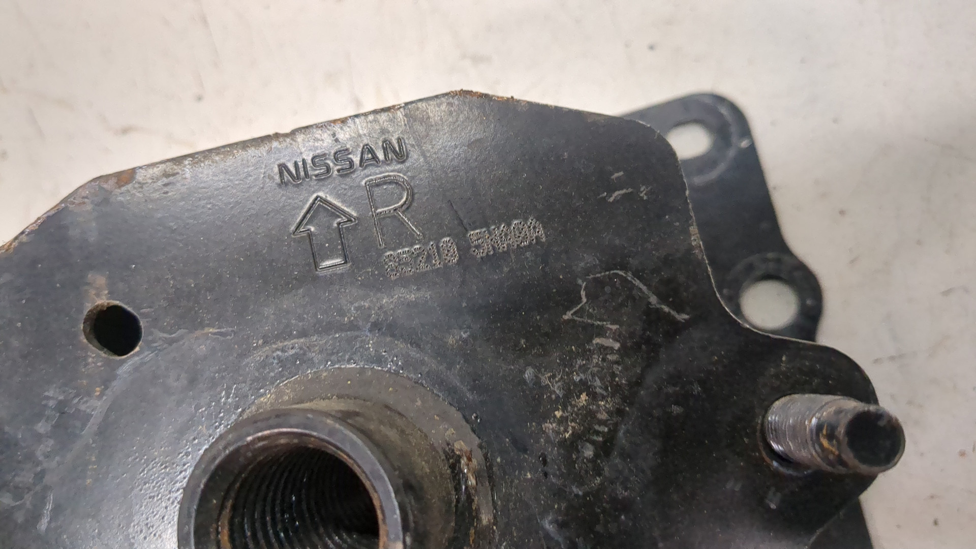 Кронштейн усилителя переднего бампера