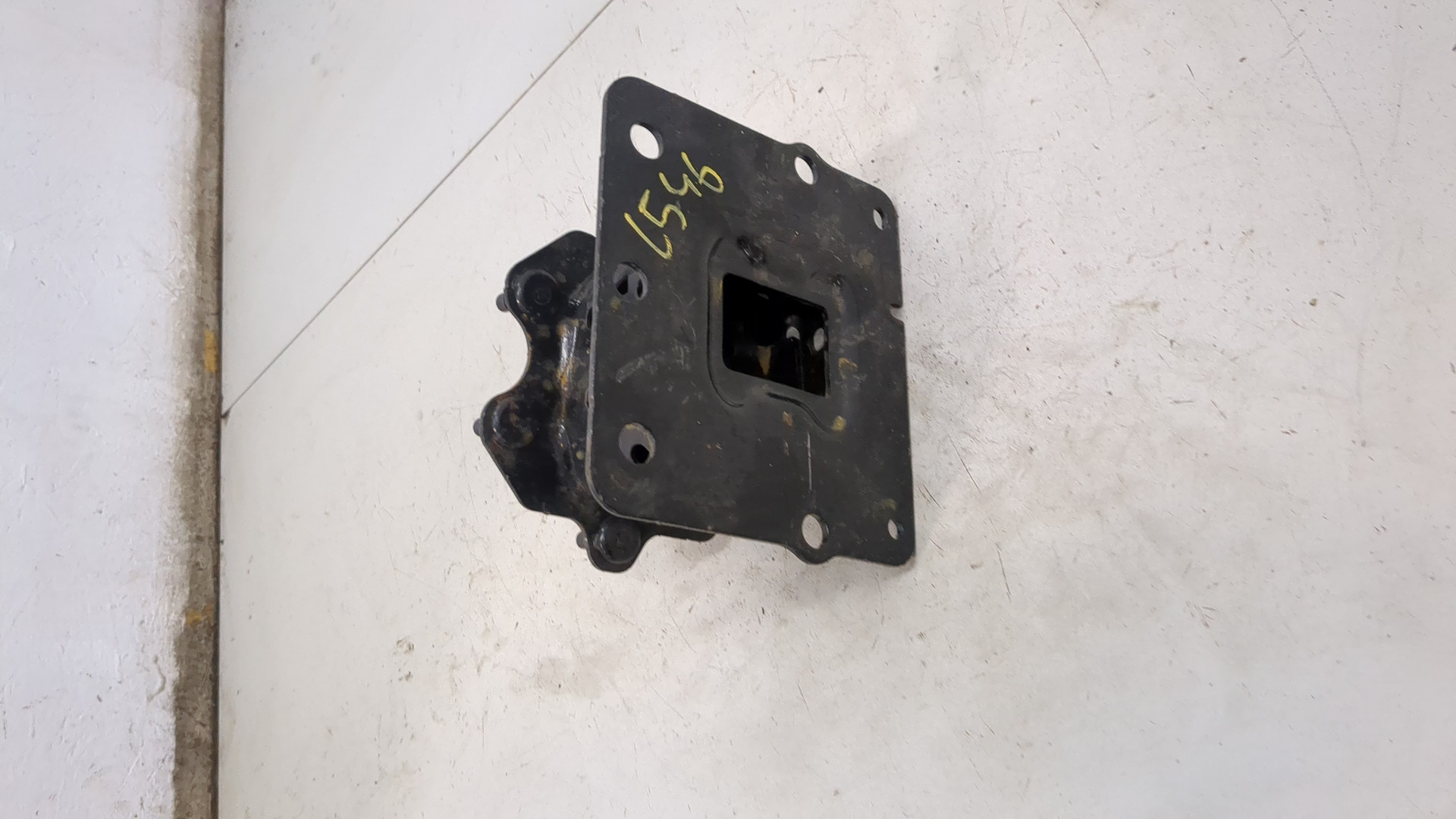 Кронштейн усилителя переднего бампера