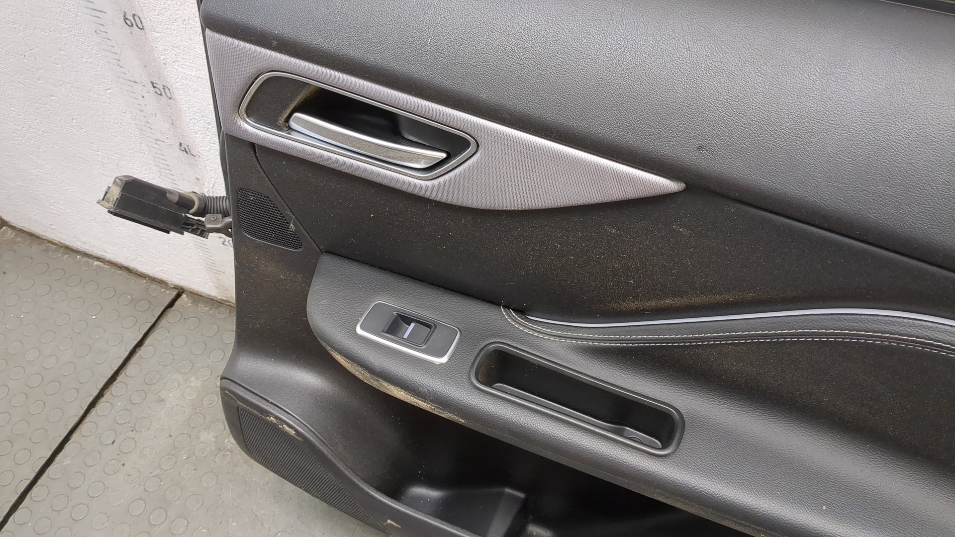 Дверь задняя правая