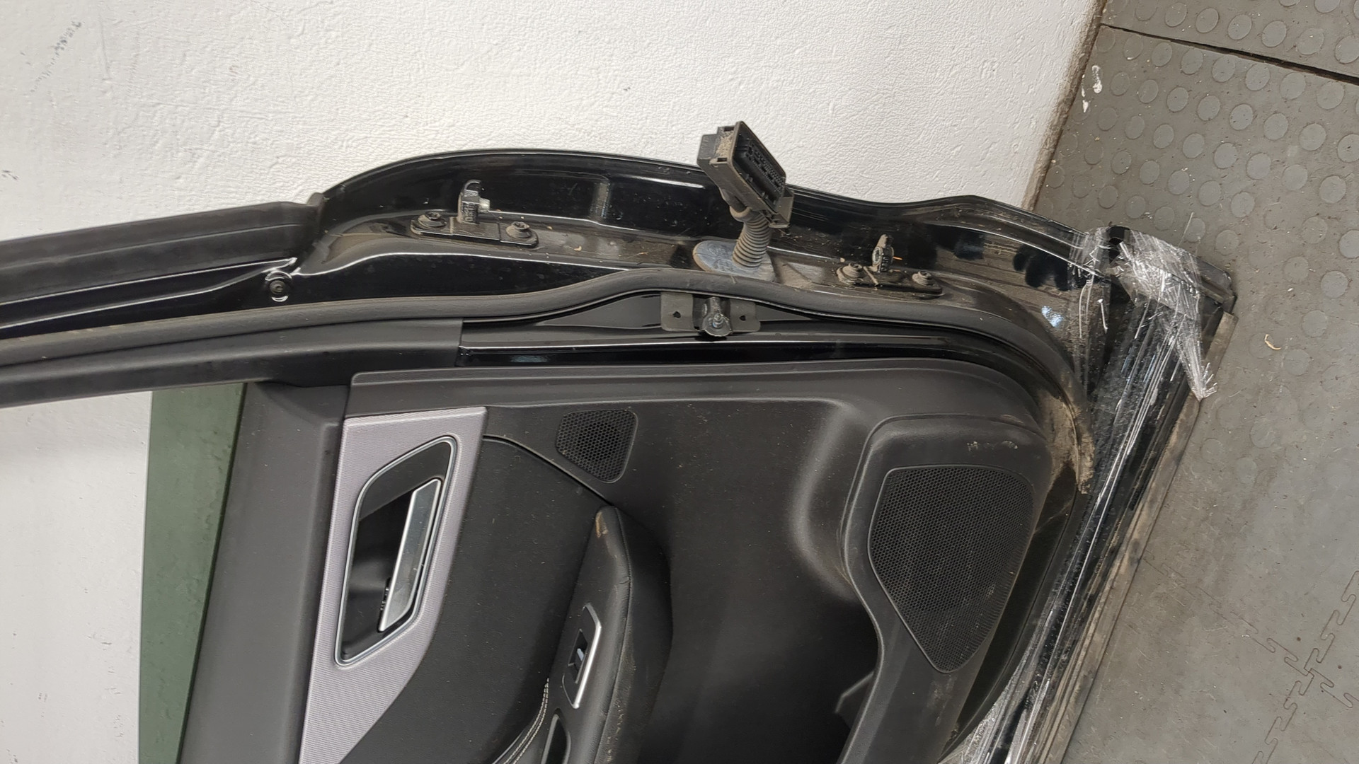 Дверь задняя левая