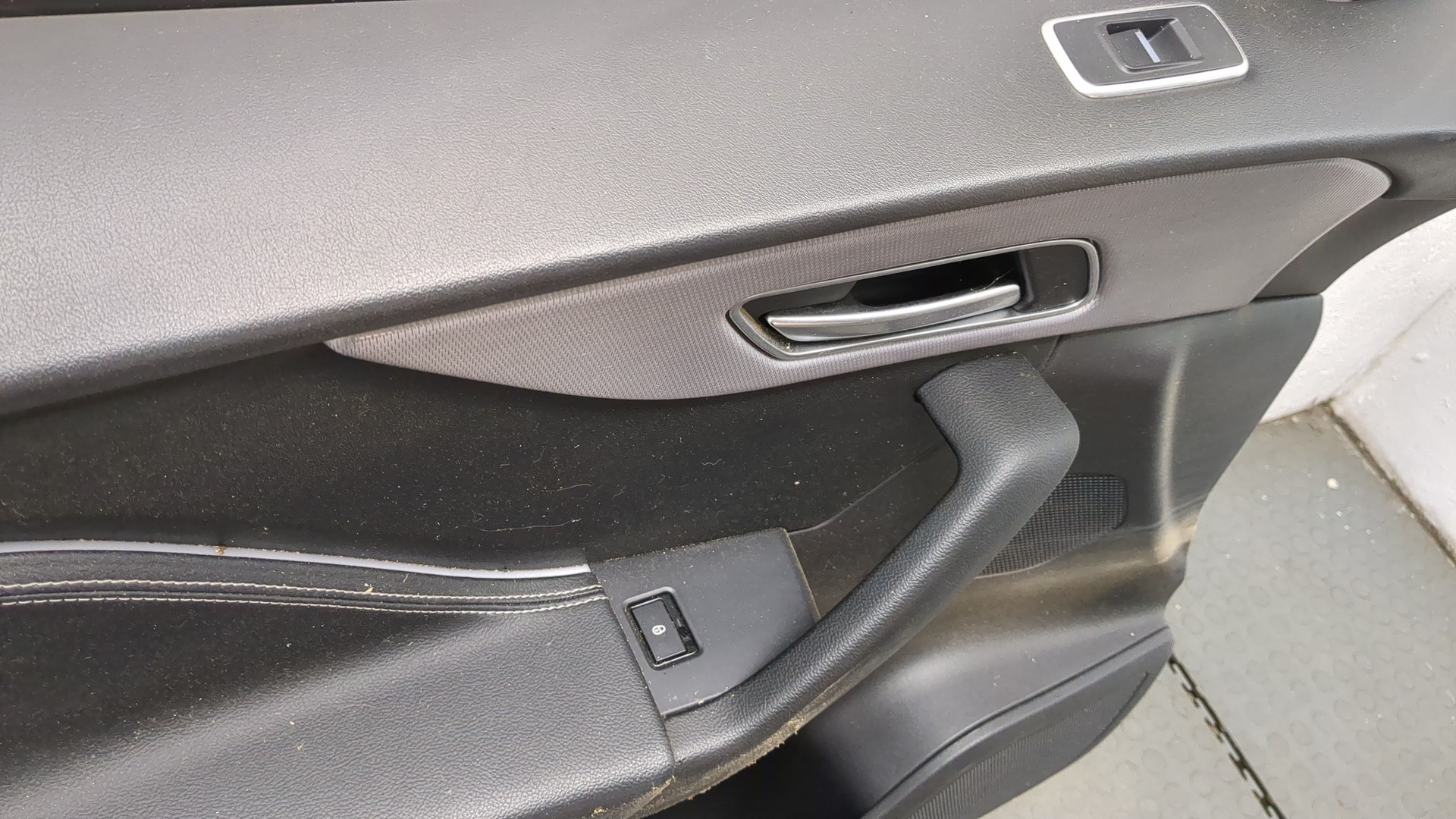 Дверь передняя левая