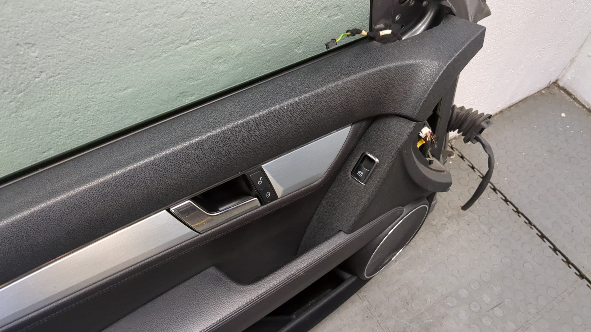 Дверь передняя левая