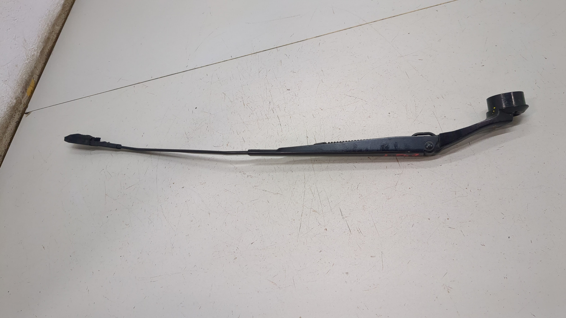 Поводок стеклоочистителя передний правый