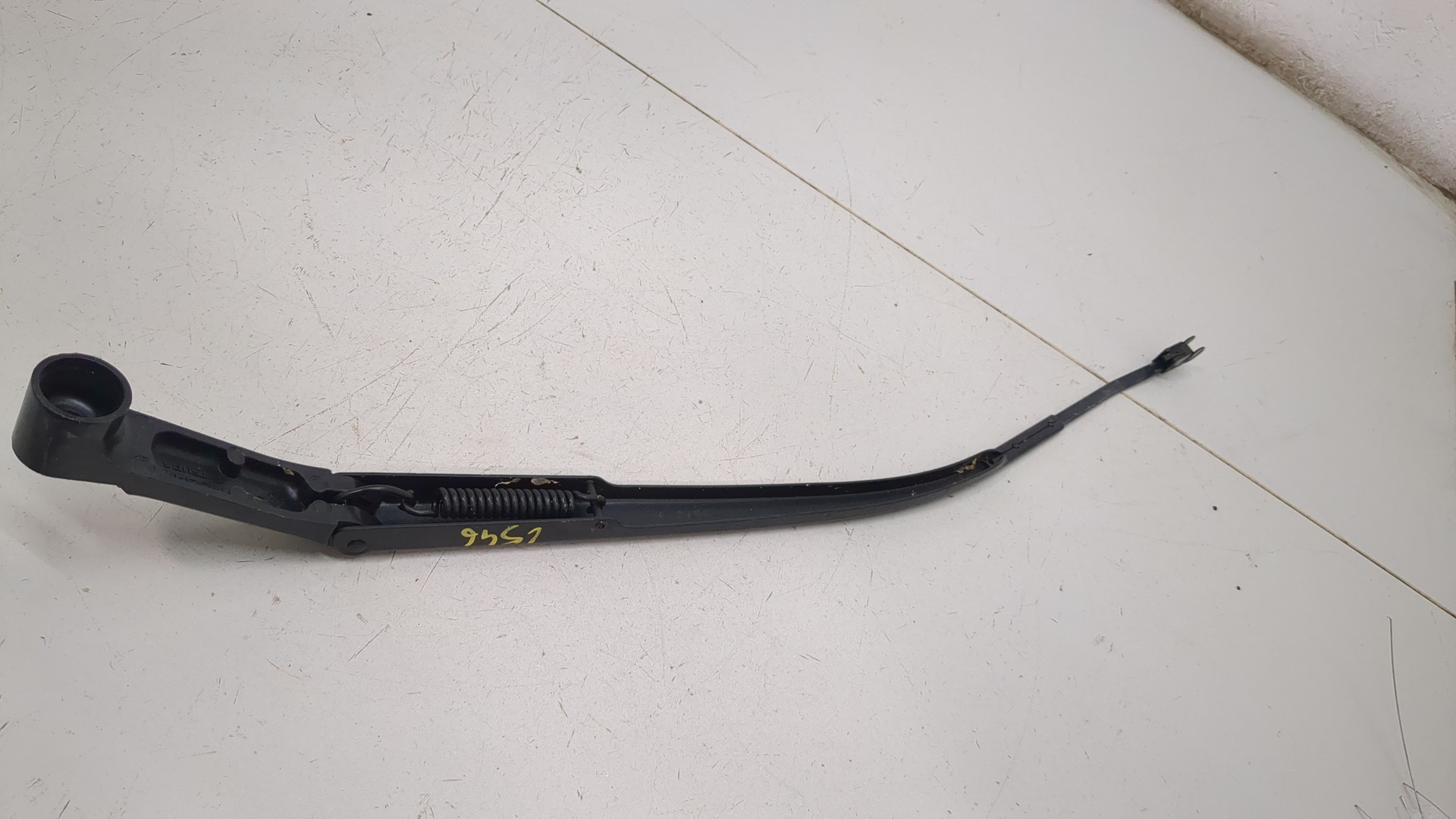 Поводок стеклоочистителя передний правый