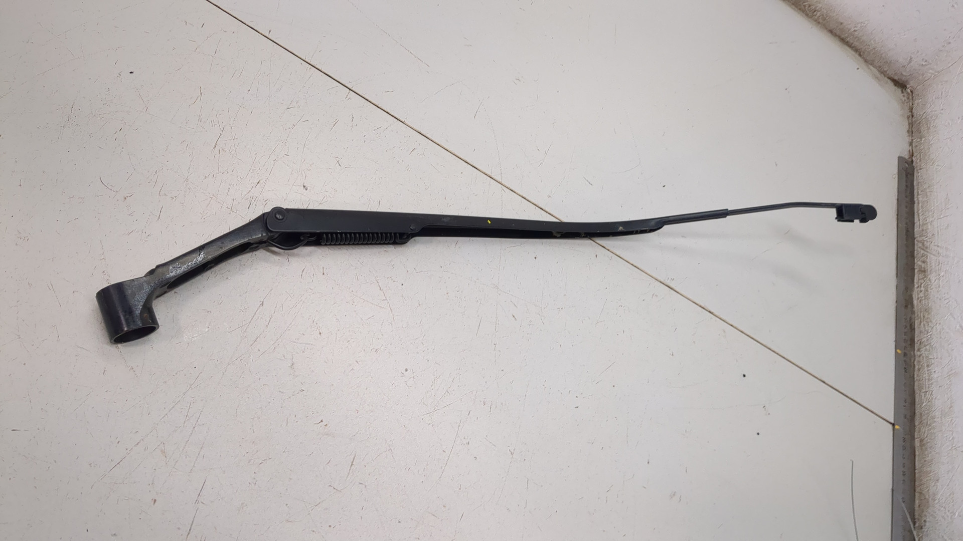 Поводок стеклоочистителя передний правый