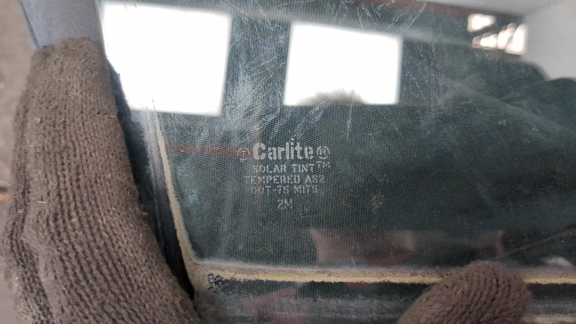 Стекло двери передней правой