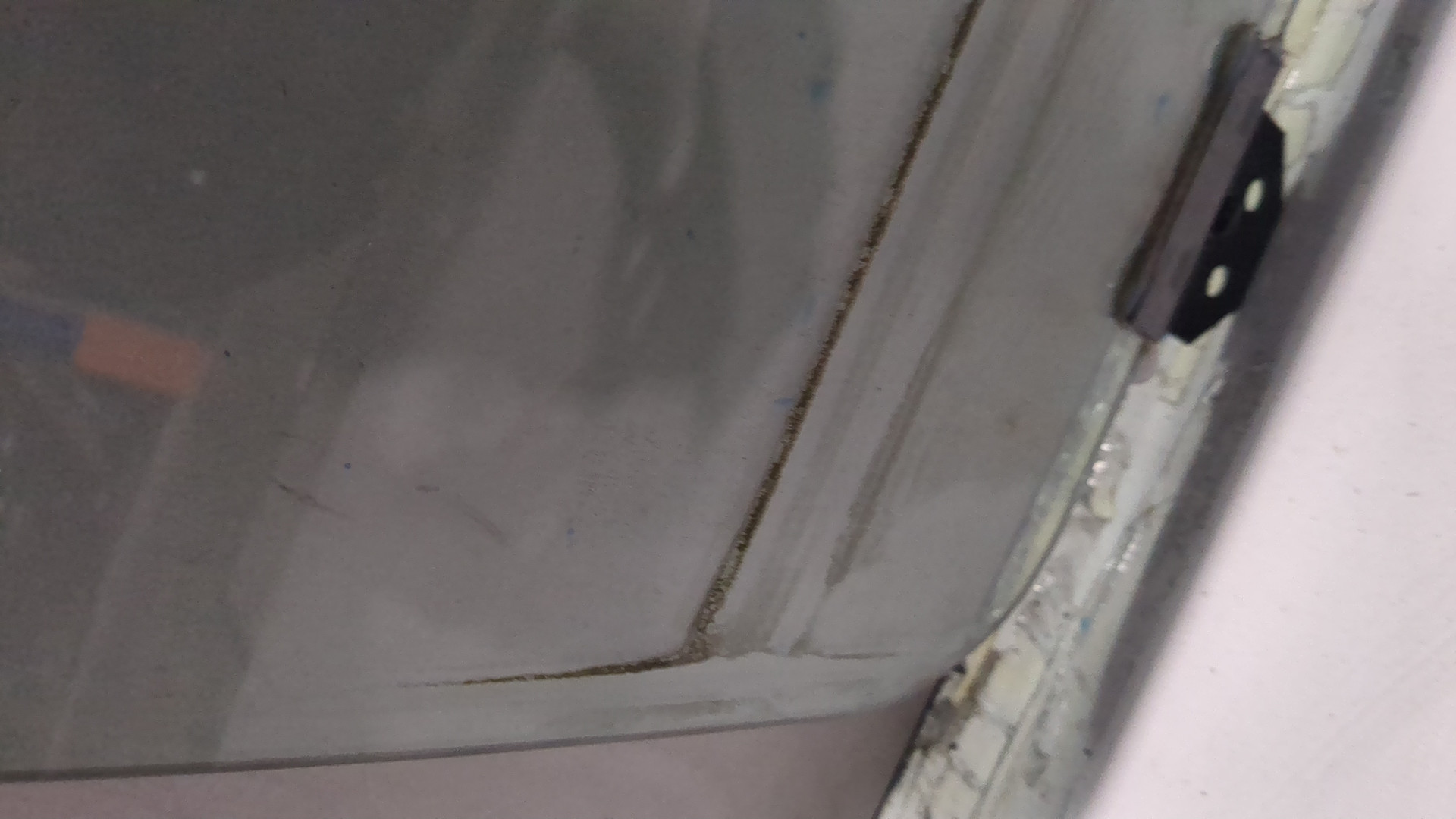 Стекло двери передней правой