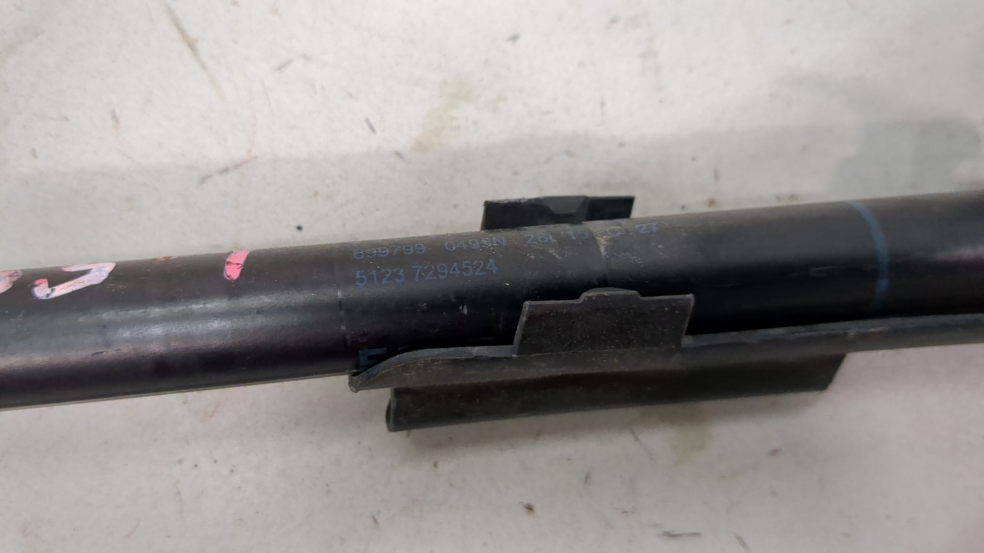 Амортизатор капота