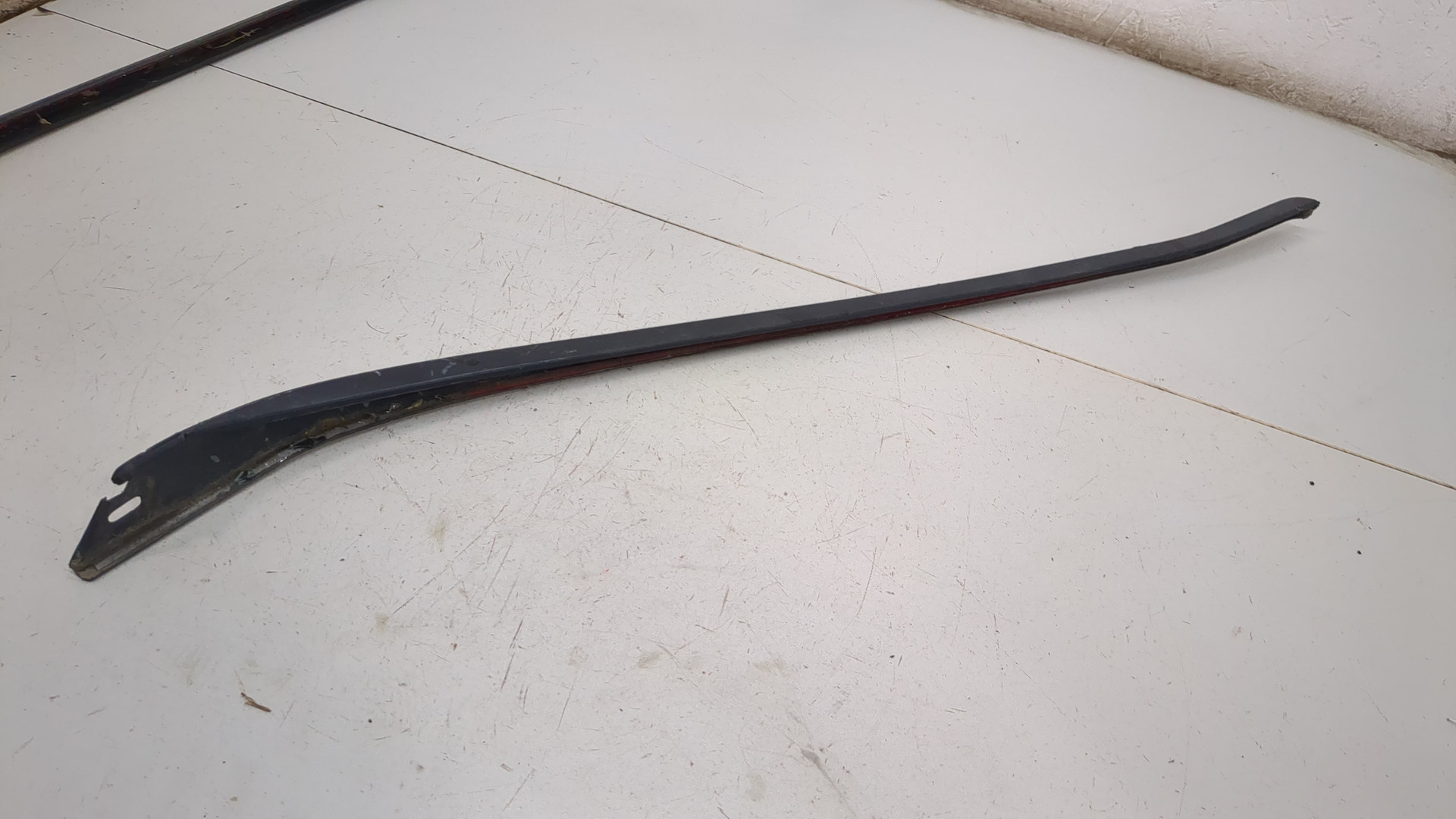 Молдинг лобового стекла