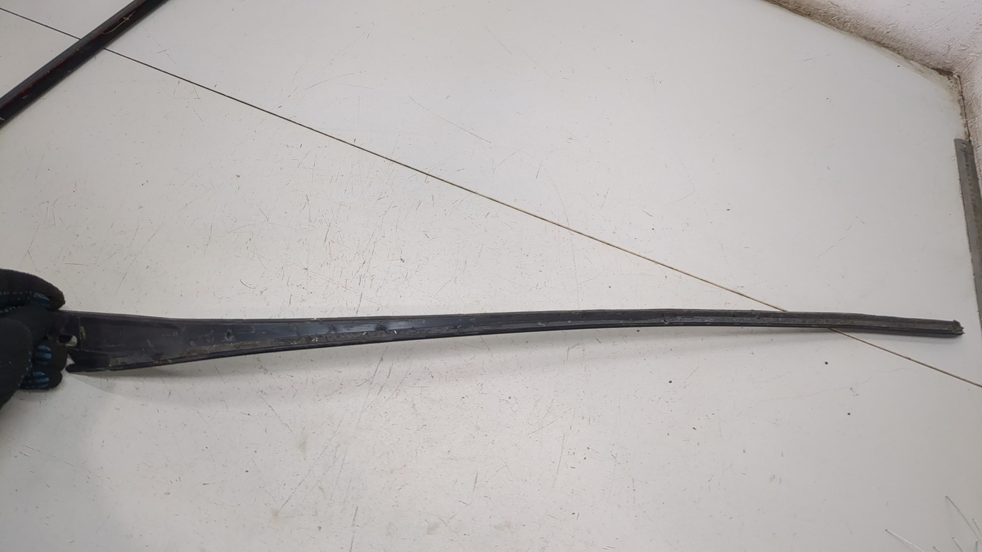 Молдинг лобового стекла