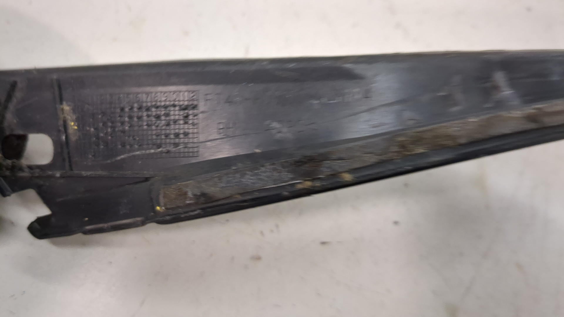 Молдинг лобового стекла