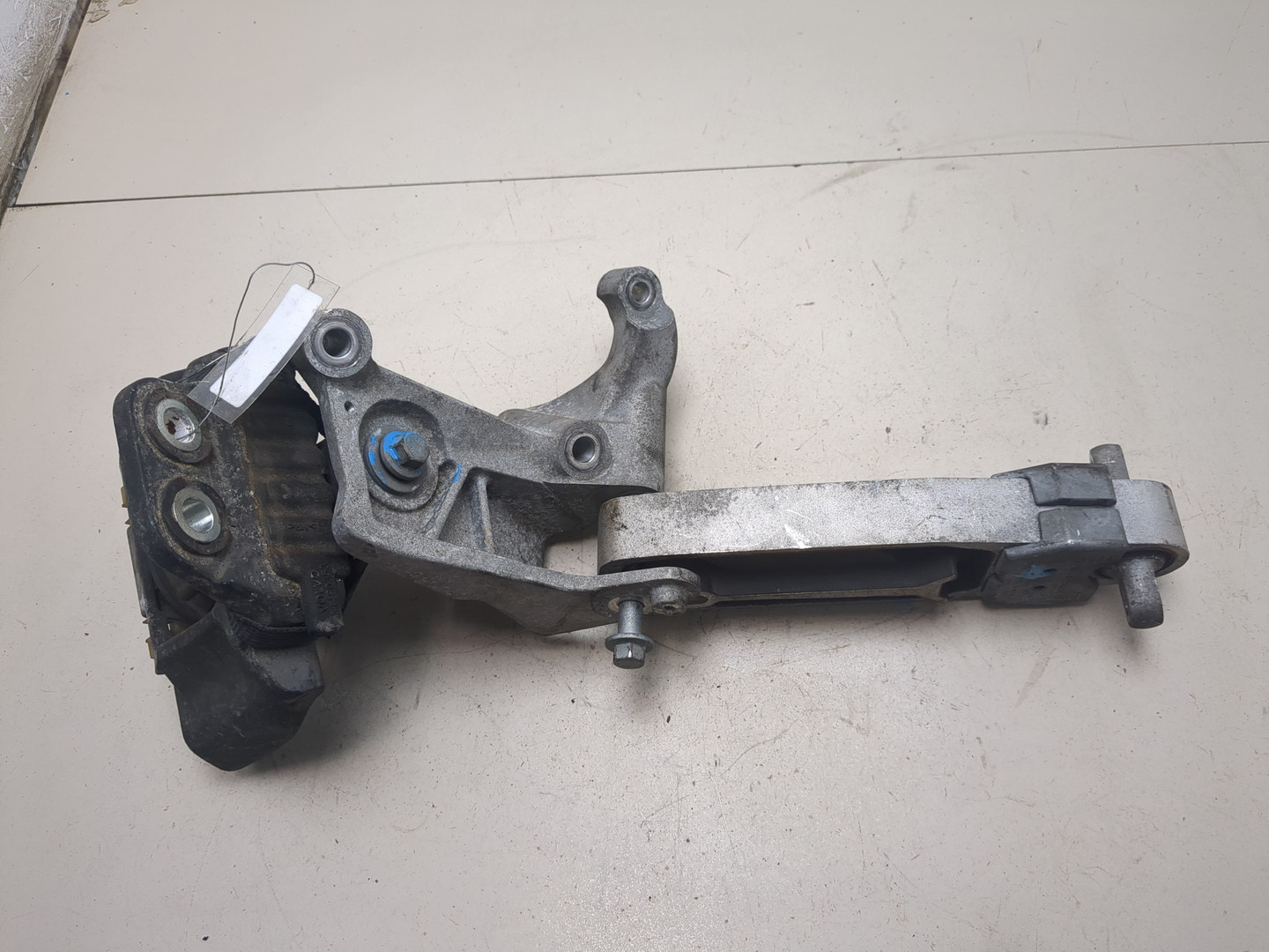 Опора двигателя правая