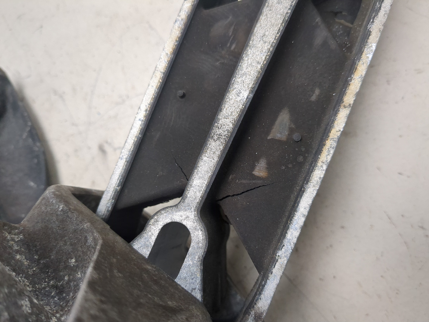 Опора двигателя правая