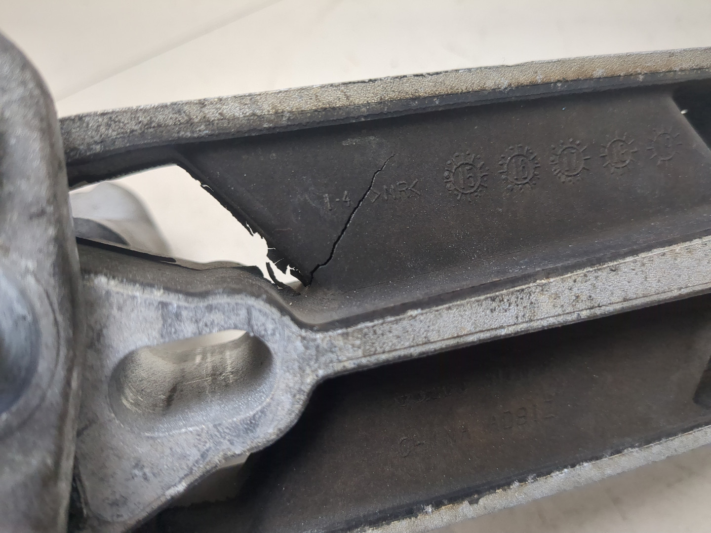 Опора двигателя правая