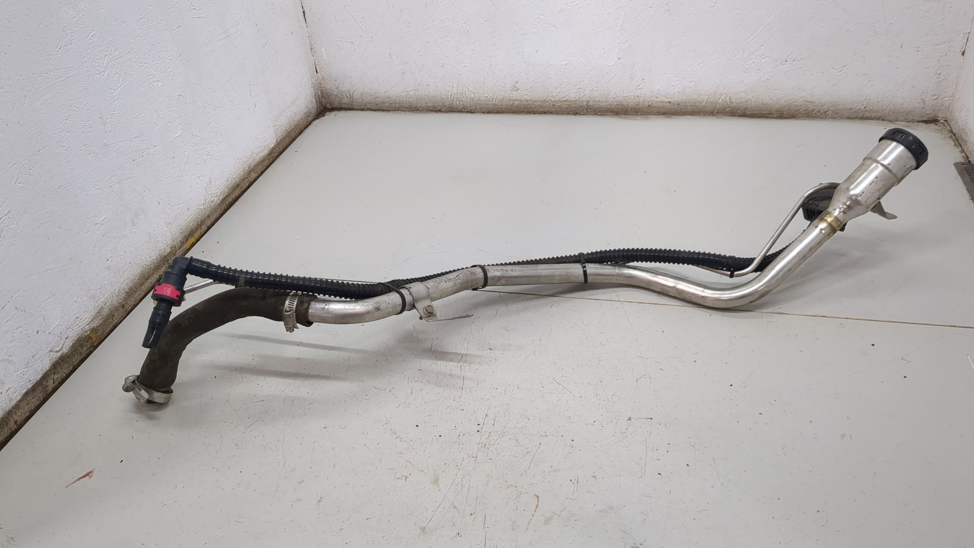 Горловина топливного бака