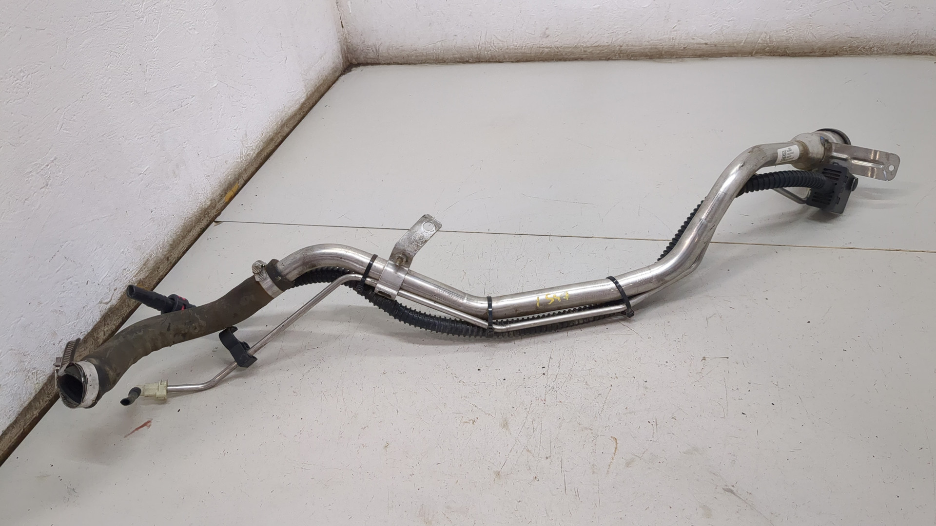 Горловина топливного бака