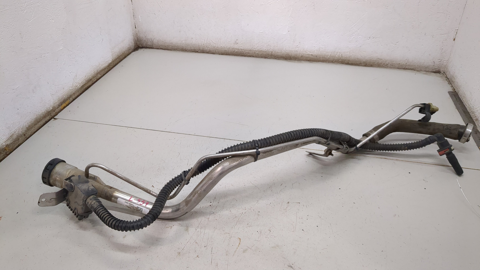 Горловина топливного бака