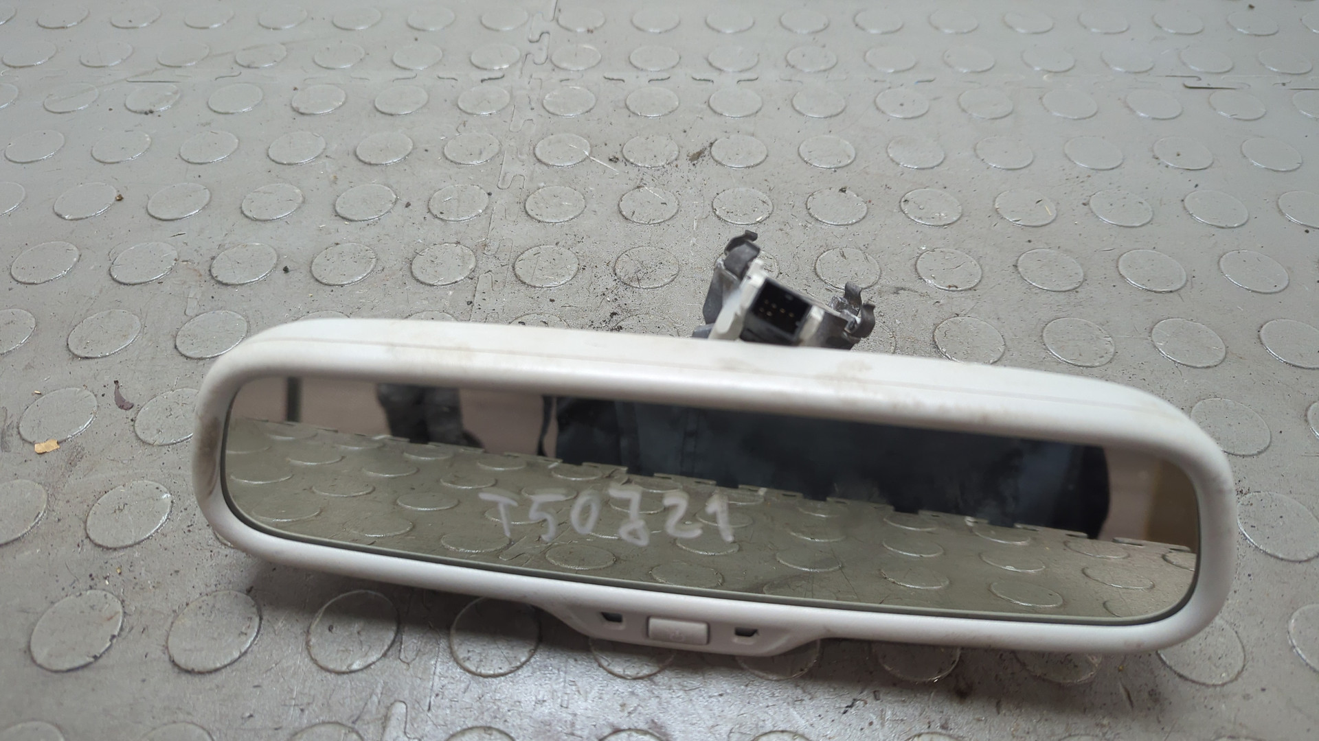 Зеркало заднего вида