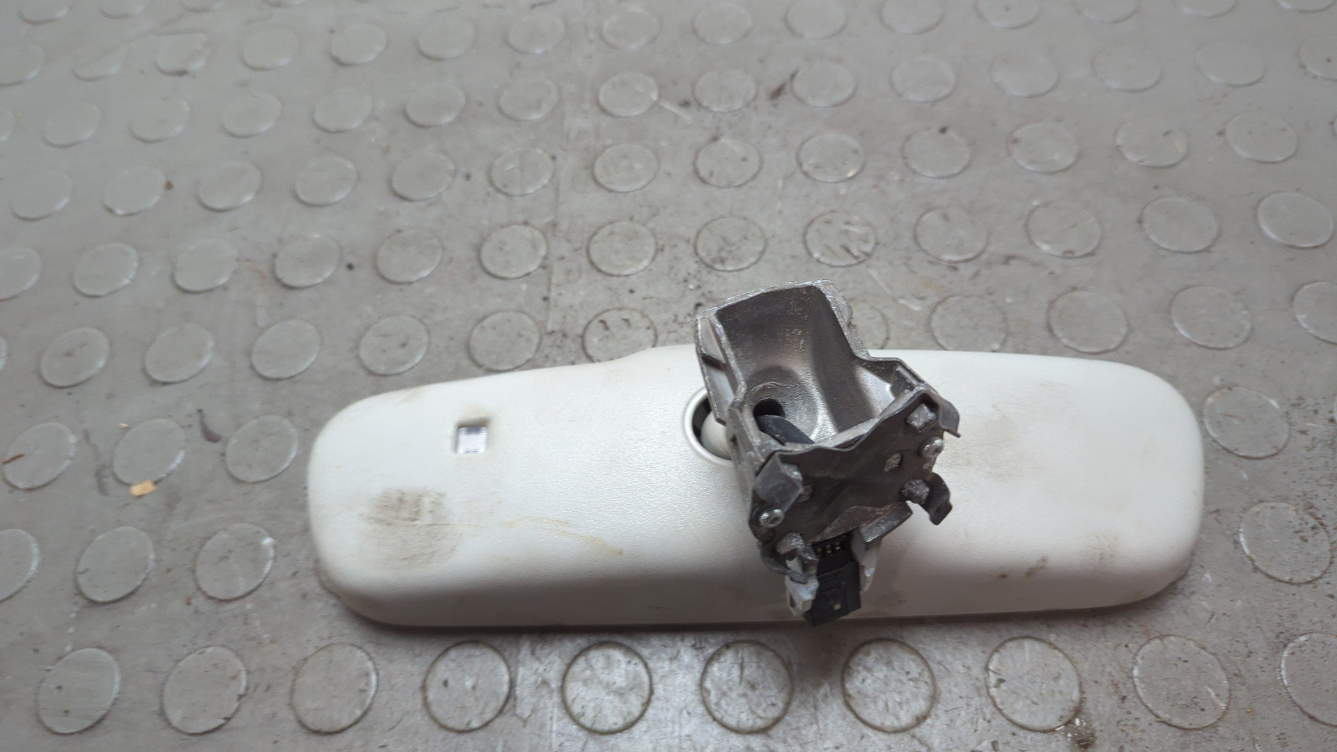 Зеркало заднего вида