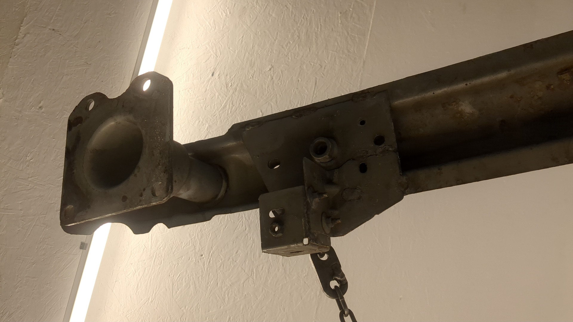 Усилитель переднего бампера