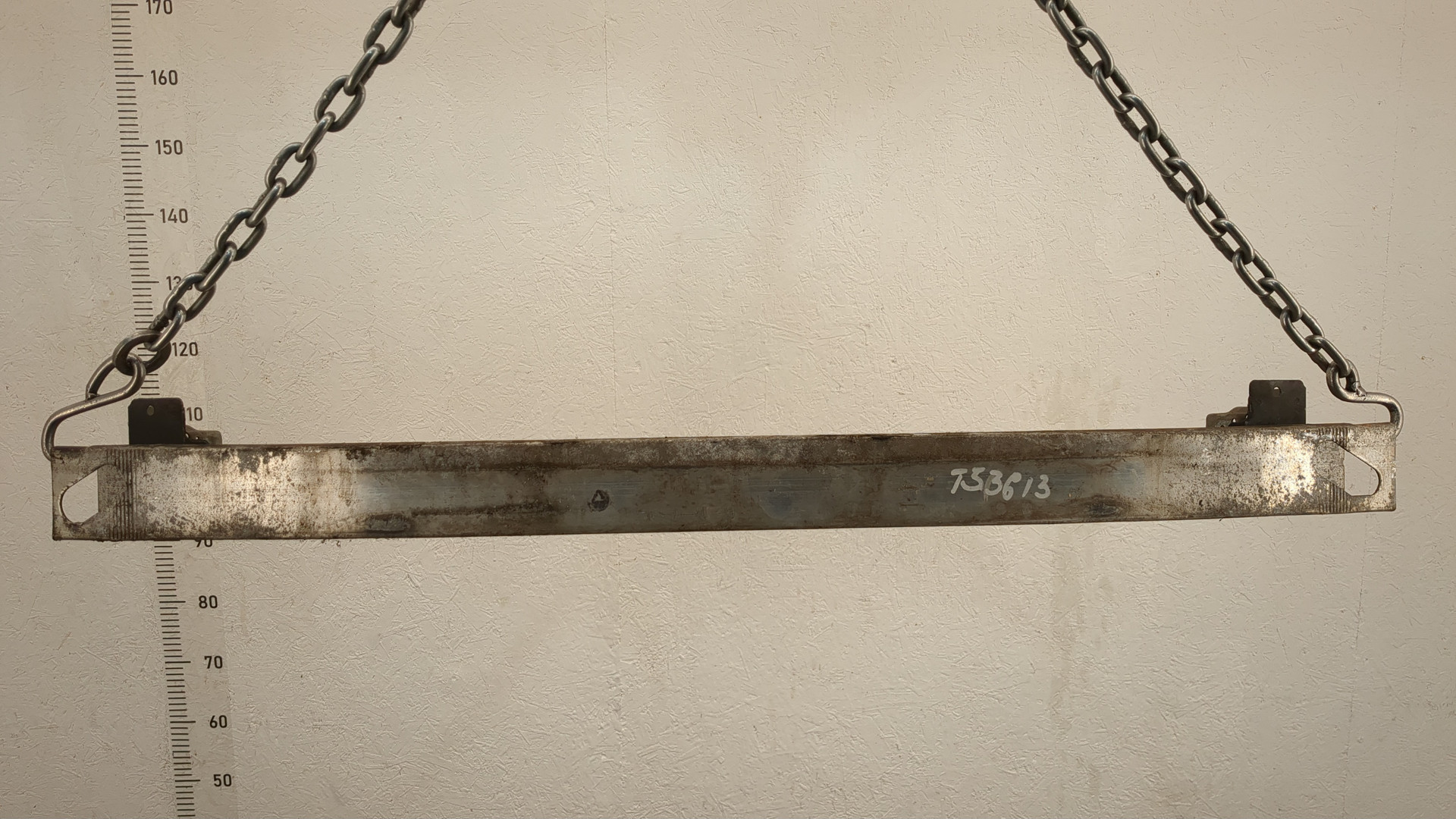 Усилитель переднего бампера