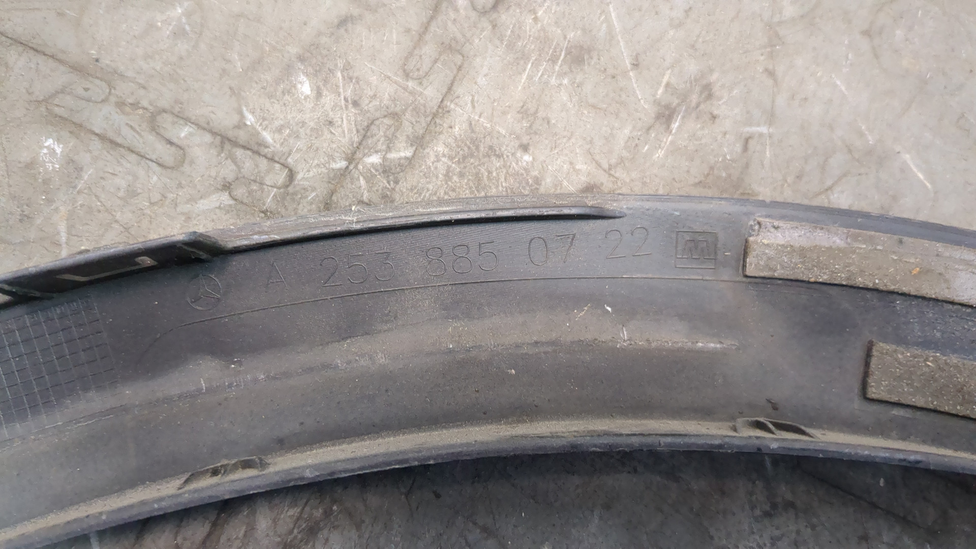 Накладка заднего крыла левого