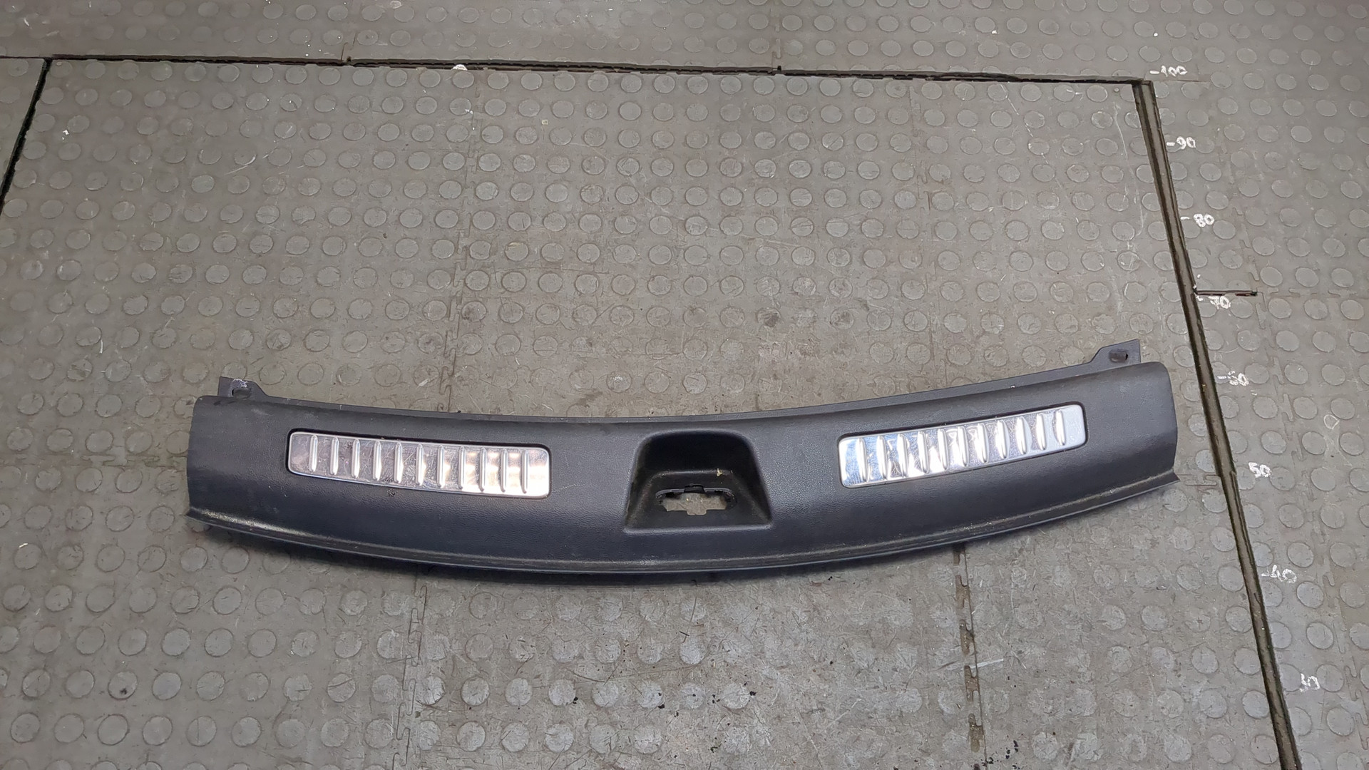 Обшивка багажника