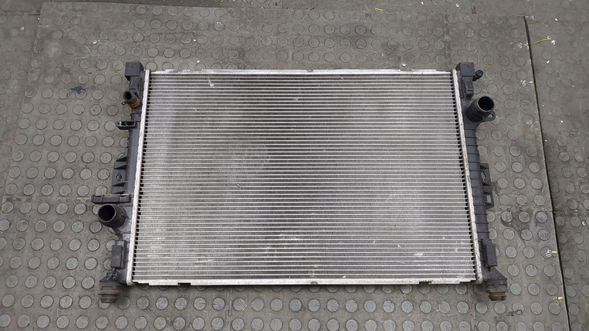 Радиатор охлаждения двигателя основной