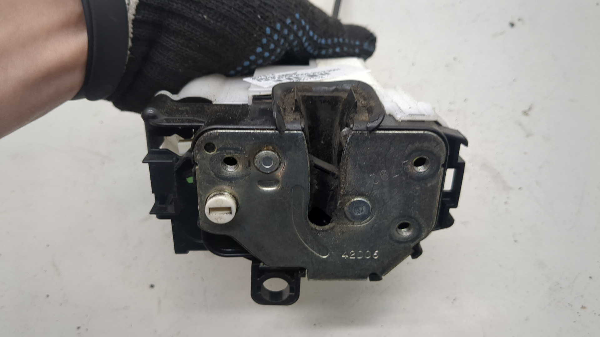 Замок двери задней правой