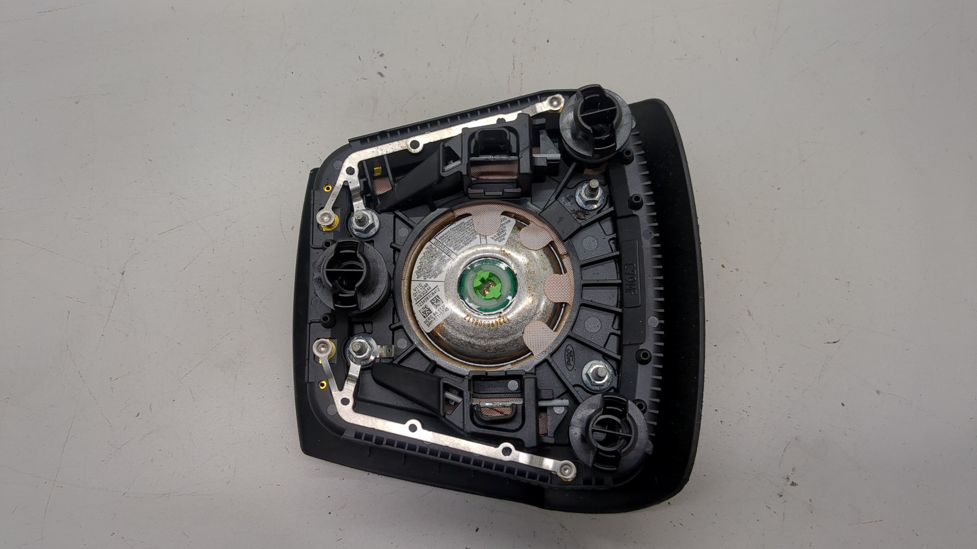 Подушка безопасности в рулевое колесо