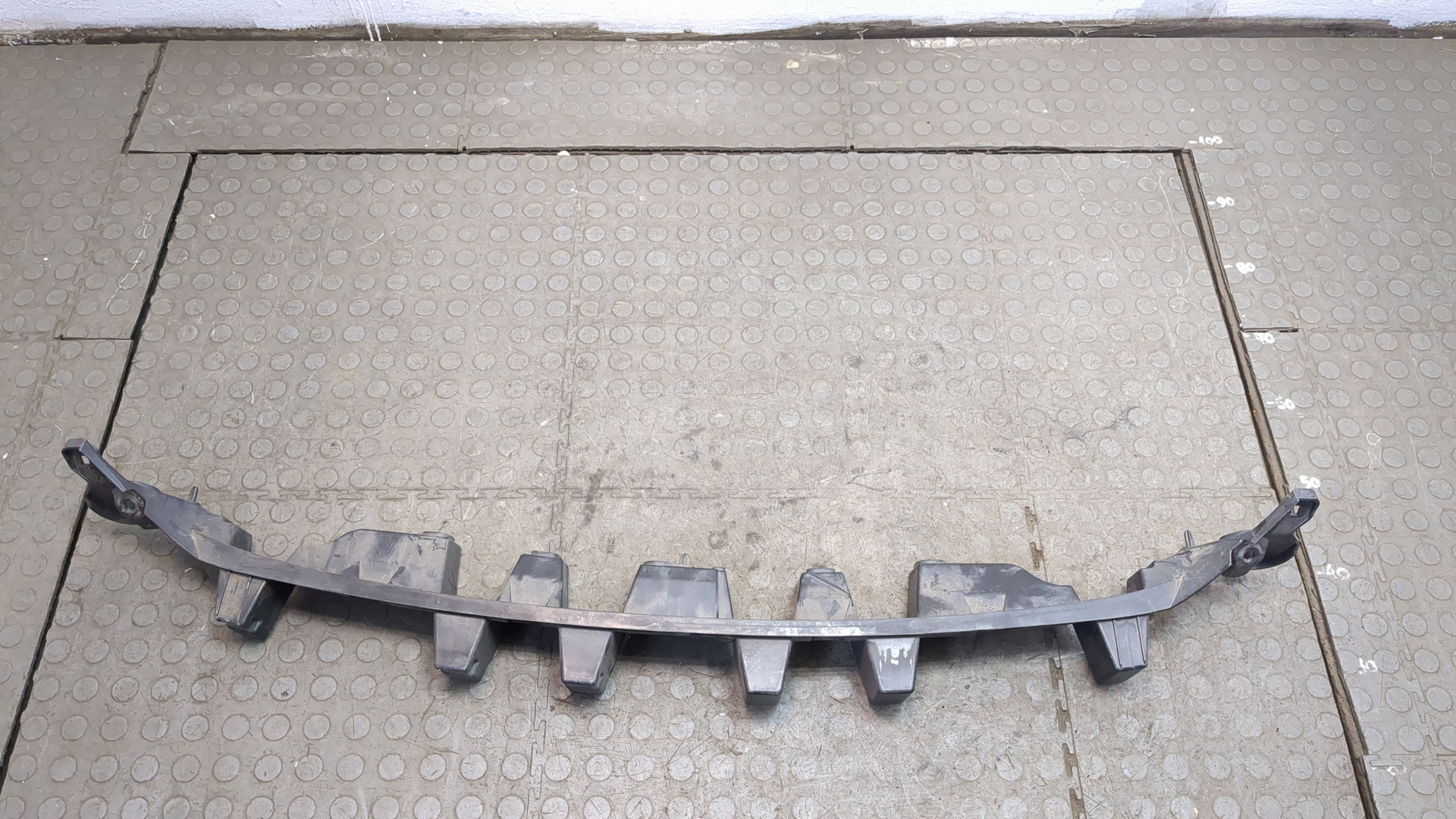 Кронштейн заднего бампера