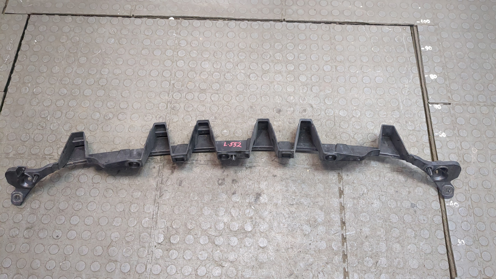 Кронштейн заднего бампера