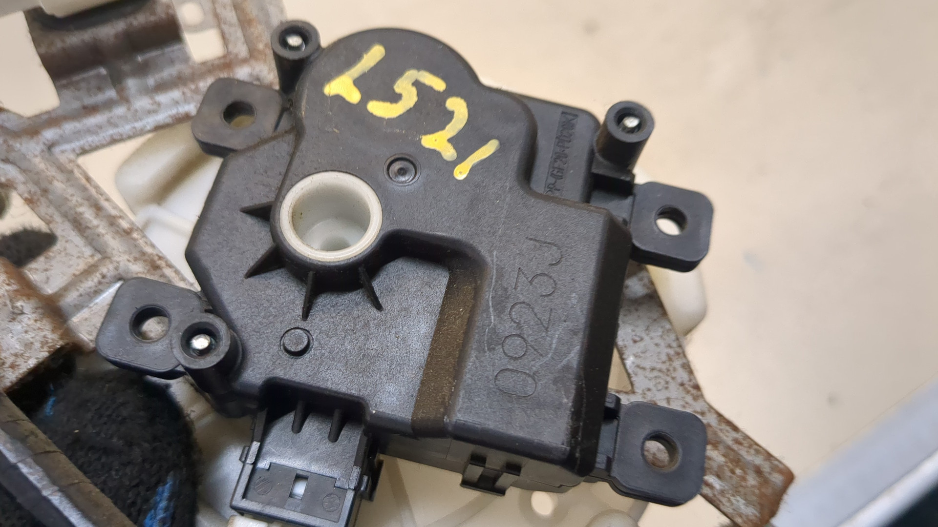 Моторчик заслонки печки