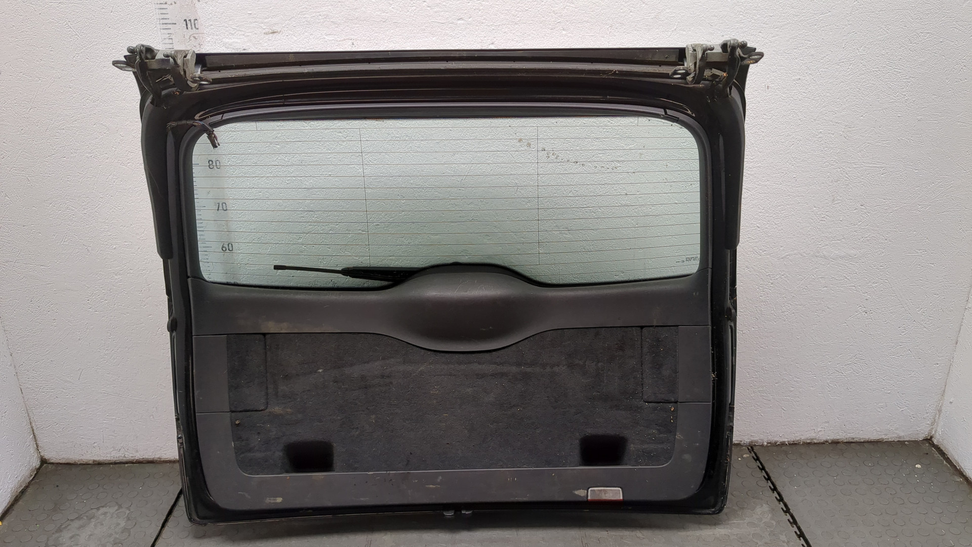 Дверь багажника