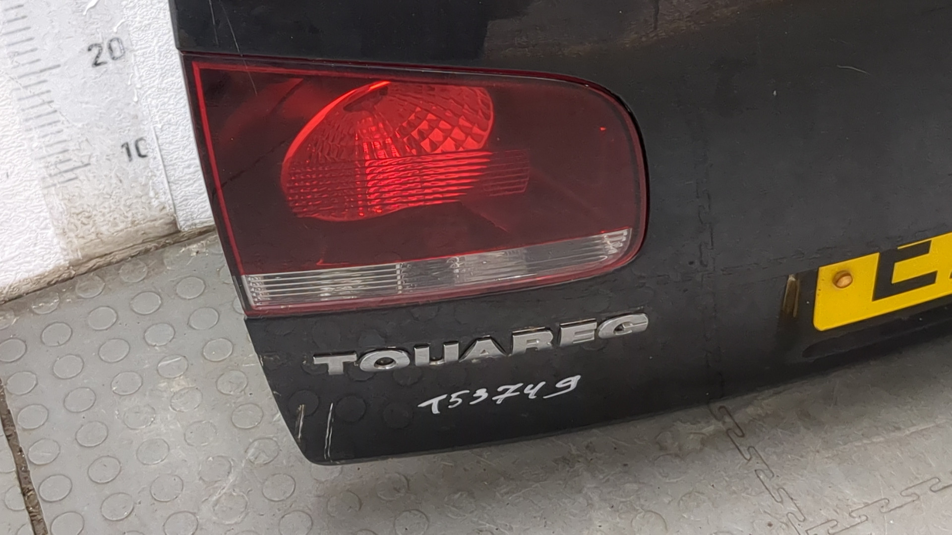 Дверь багажника