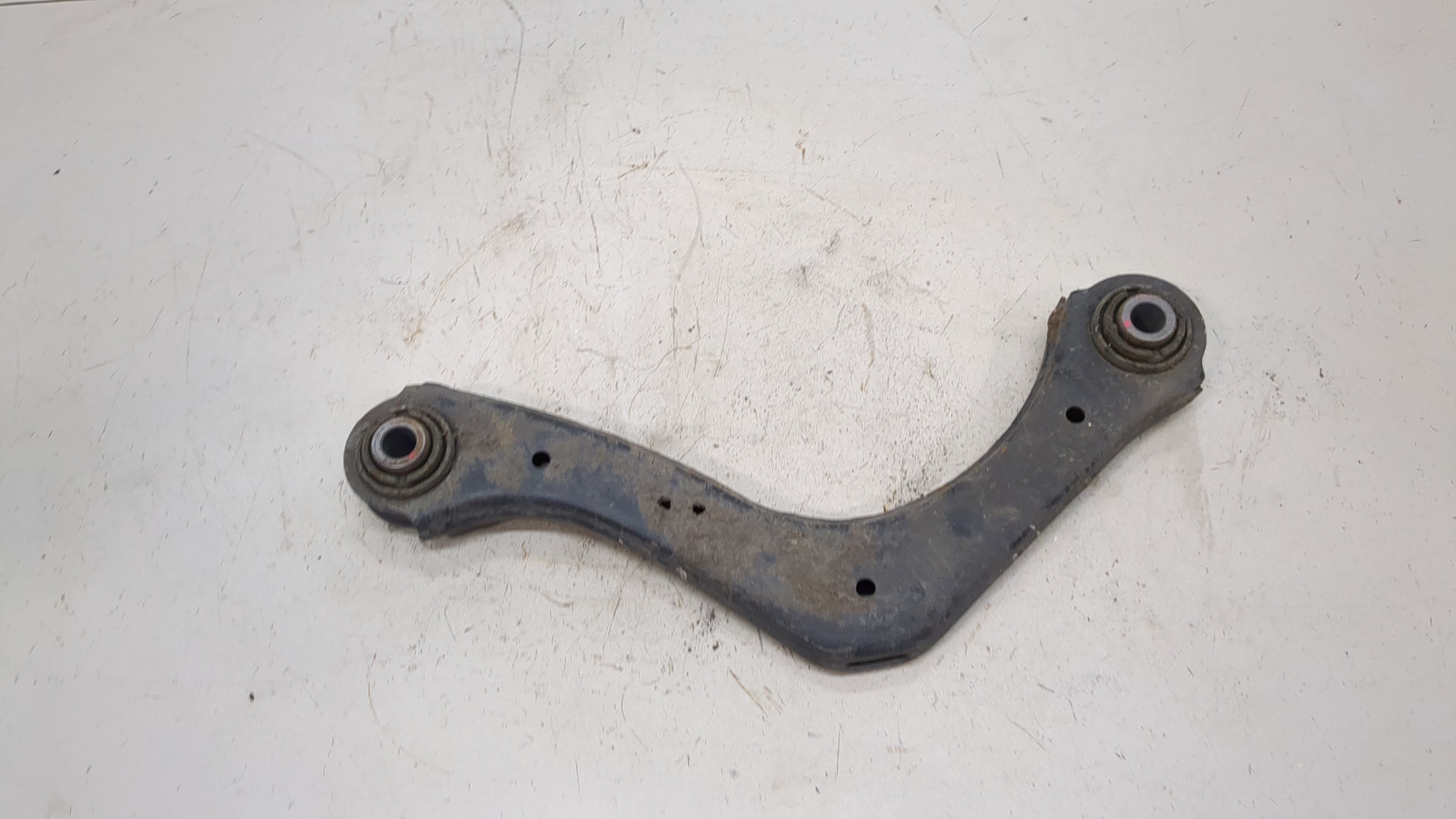 Рычаг задний левый