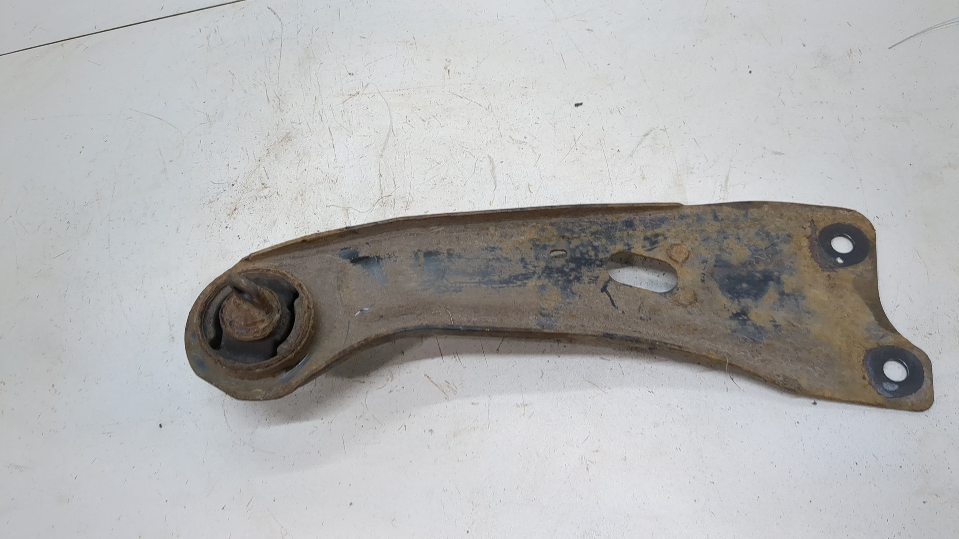 Рычаг задний правый