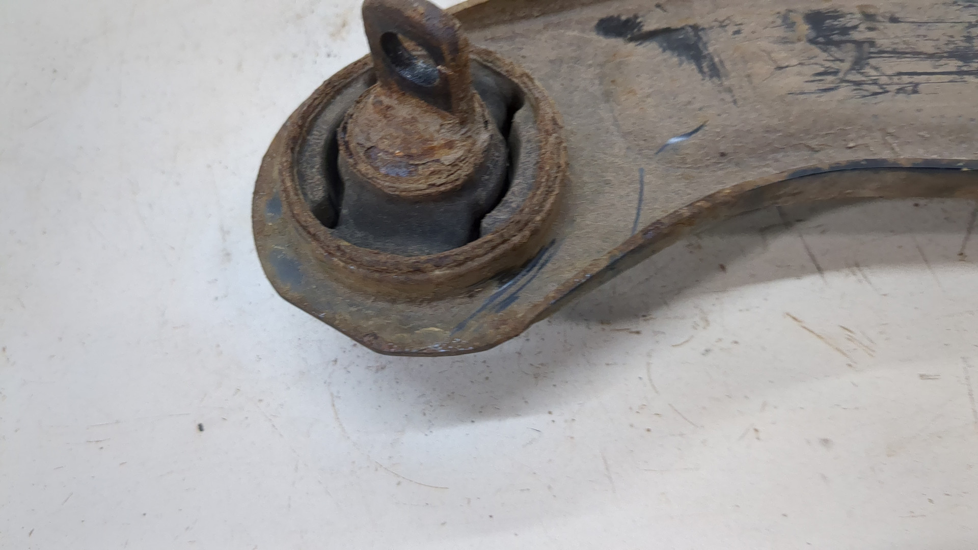 Рычаг задний правый