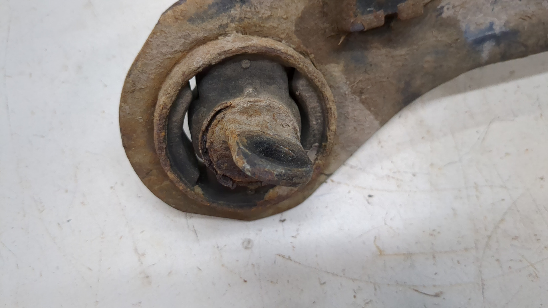 Рычаг задний левый